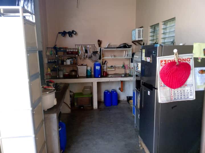 Back Packers Sleep Over Room With T&b Heater - Baler