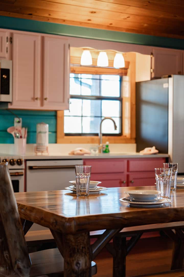 Rosy Ridge: Pink Paradise & Hot Tub Getaway! - Cabins for Rent in