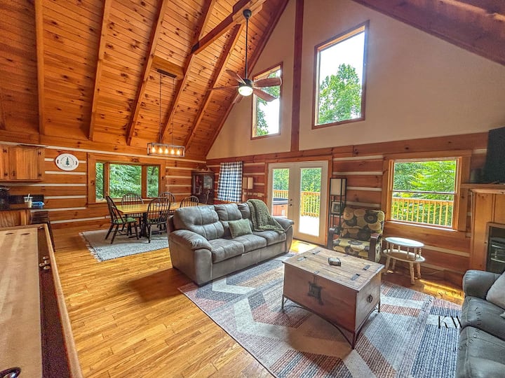 סלון מרווח הוא מספיק גדול כדי שכל הצוות יתפזר. 