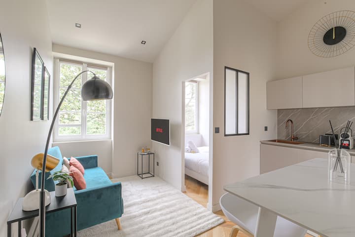 T2 Rénové Et Confortable à ÉCully Pour 2 Personnes - Écully