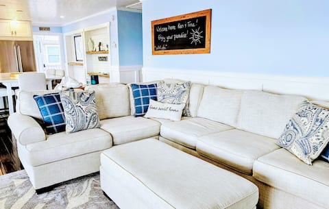 Successful Airbnb property: Tranquility, pool, ocean access, boat lift in St. James City