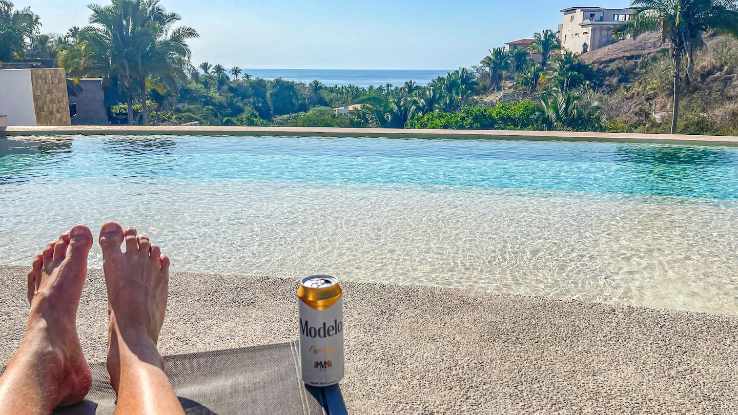 Put your feet up, crack open a cold one, and let the infinity pool and Pacific Ocean view do the rest.
