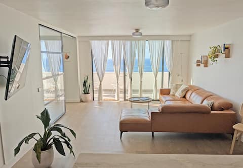 Low tide coastal suite