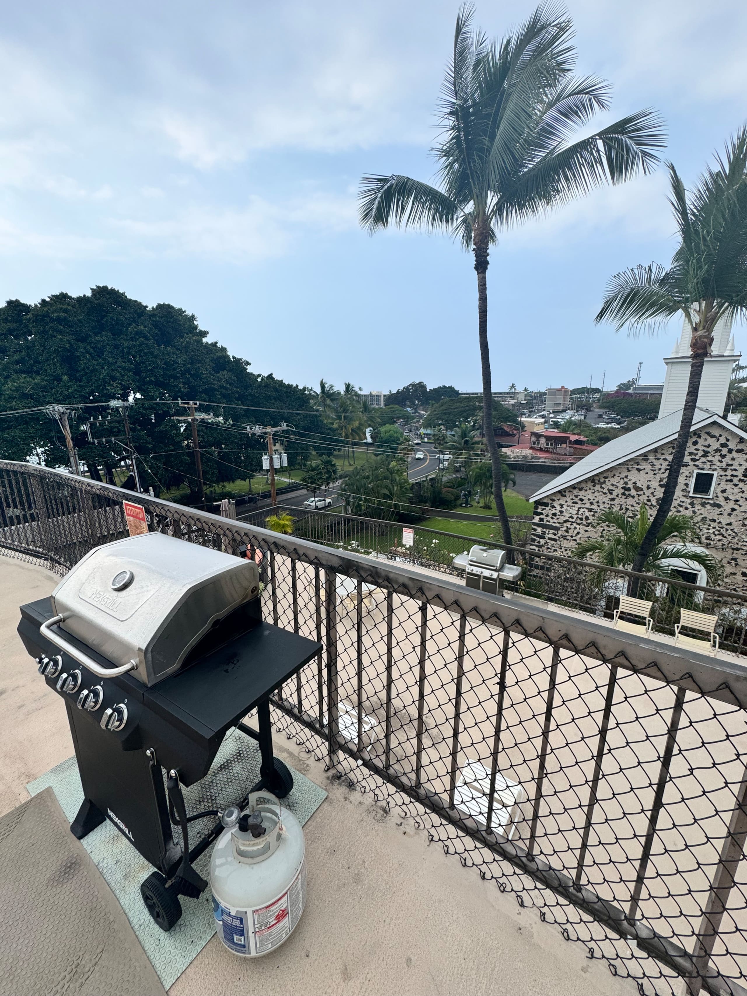 Top-Floor Kona Plaza Gem - Photo 22
