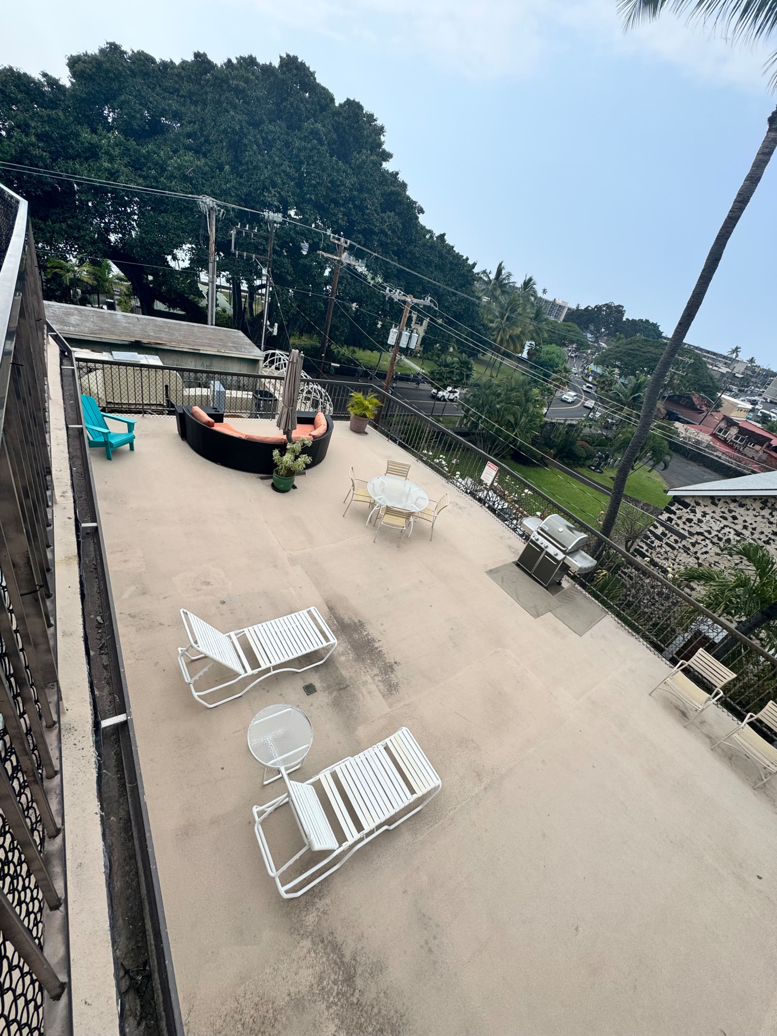 Top-Floor Kona Plaza Gem - Photo 23