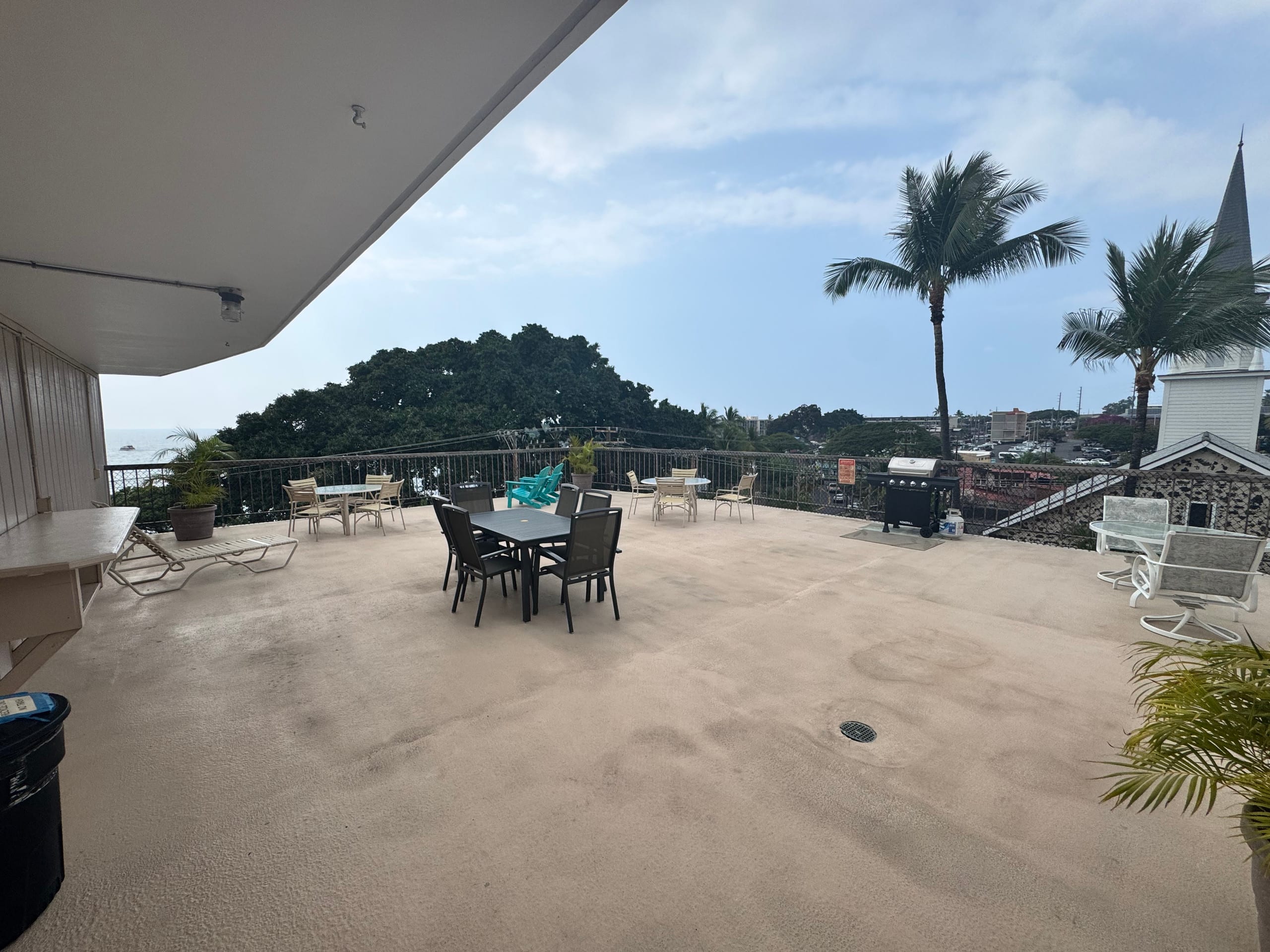 Top-Floor Kona Plaza Gem - Photo 21