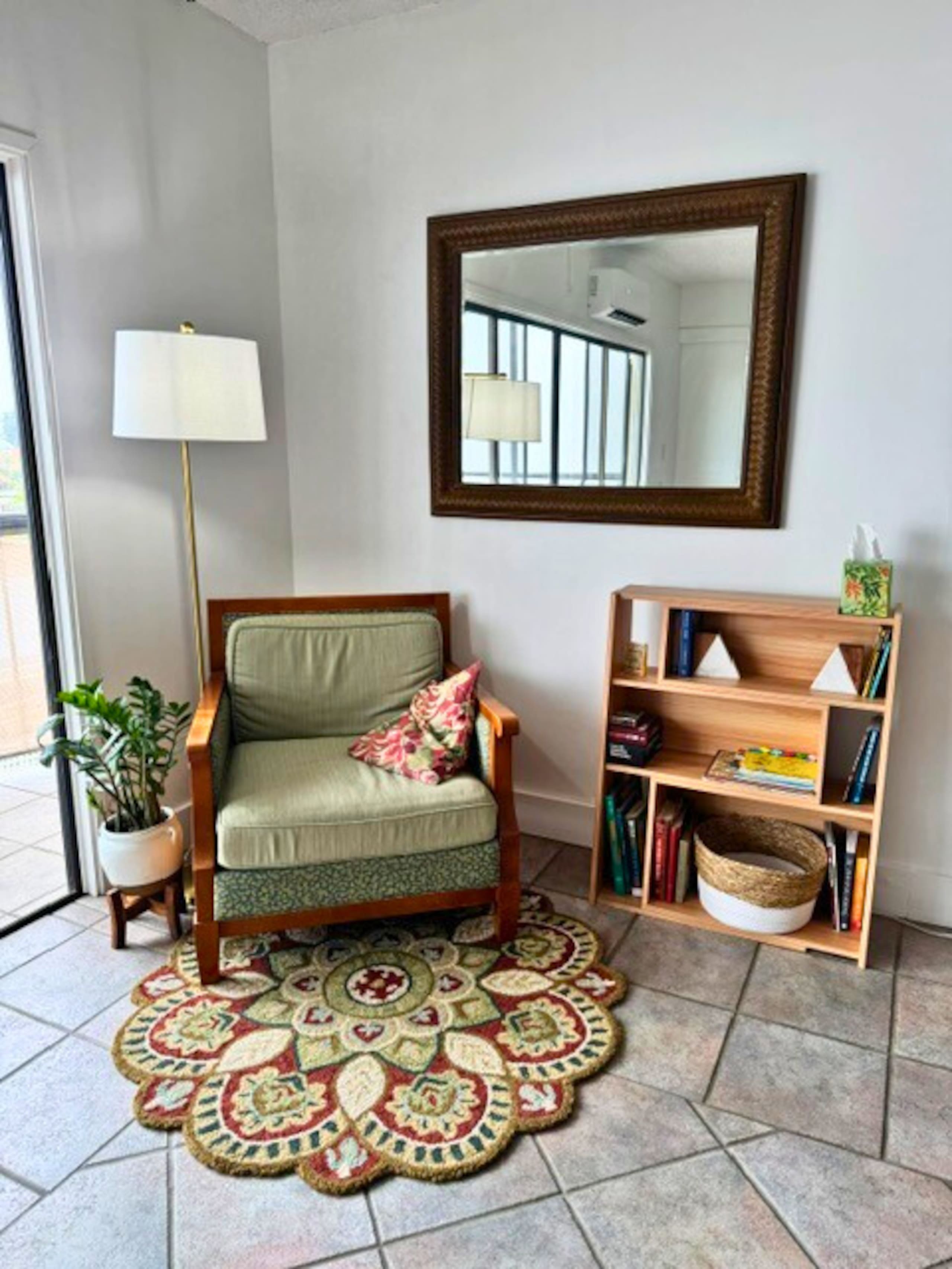 Top-Floor Kona Plaza Gem - Photo 6