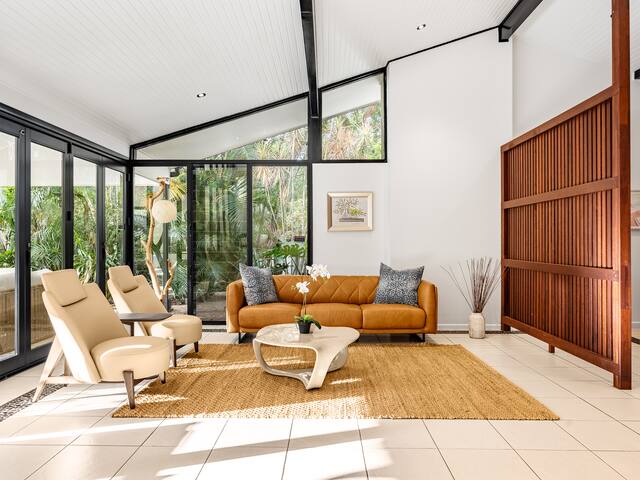 Pool, Tennis & Cinema! 7Beds Bali-Inspired Retreat gallery image 5