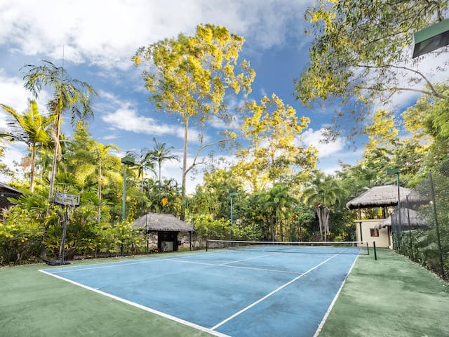 Pool, Tennis & Cinema! 7Beds Bali-Inspired Retreat gallery image 2