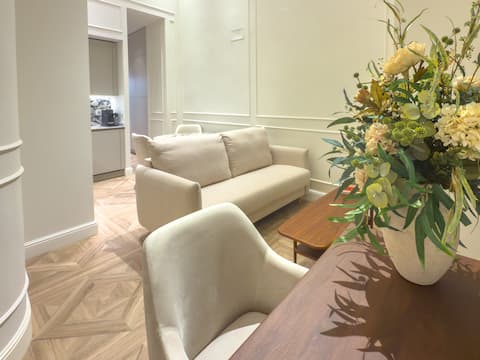 Top Airbnb: Luxury Palace apartment near cathedral in Santa Cruz