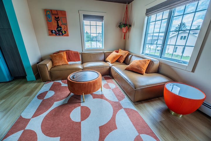 Retro Luxe Getaway | Hot Tub & Trail Access! - Fort Kent, ME