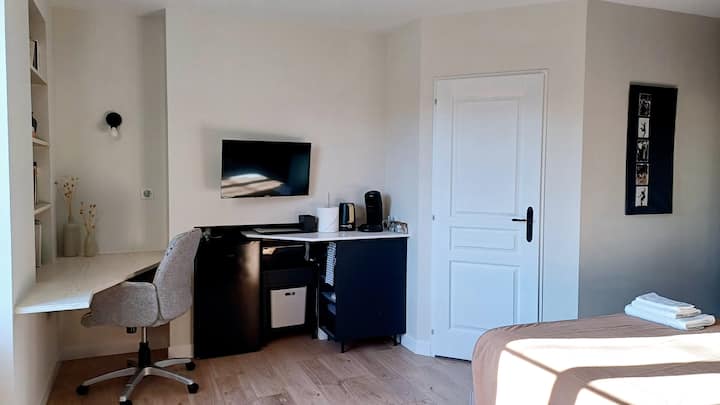 Chambre Privée Autonome De 19 M² Près Centre-ville - Saint-Junien