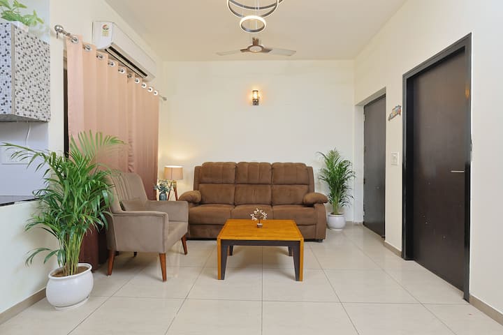 Luxurious 2bhk With Cozy Corner, Office & Bar - Noida