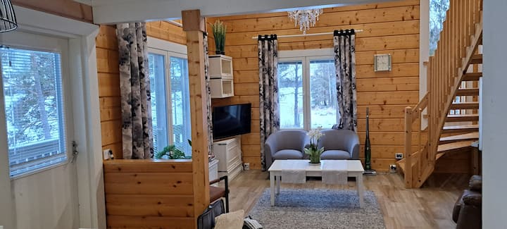 Hirsimökki Järven Rannalla - Kuopio