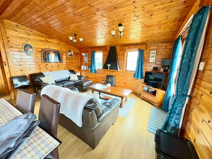 Wide Water Lodge - Cirencester