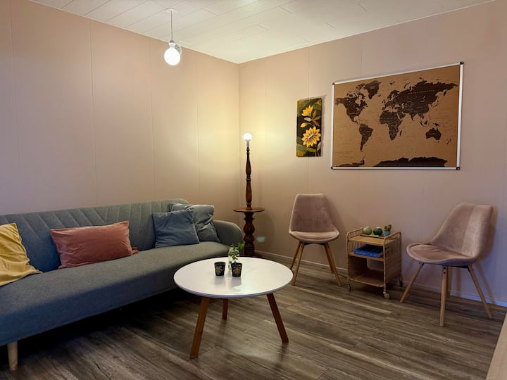 Calm And Cozy Two Bedroom Apartment In Húsavík - IJsland