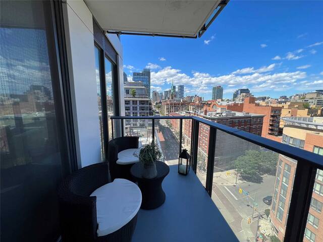 Entire Luxury Condo in St Lawrence Market gallery image 2
