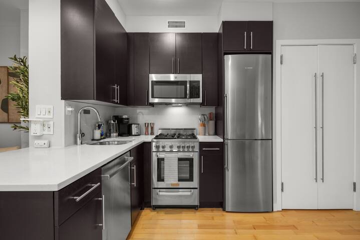 Stylish 2BR Apartment in the Heart of East Village gallery image 4