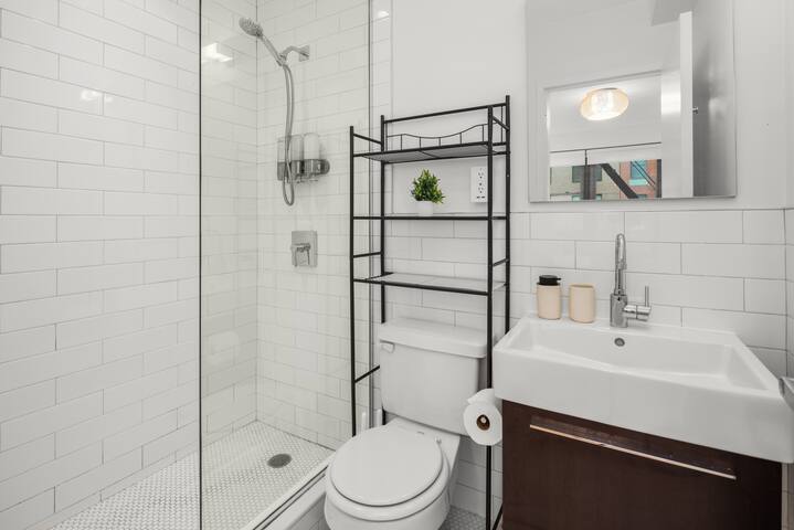 Stylish 2BR Apartment in the Heart of East Village gallery image 5