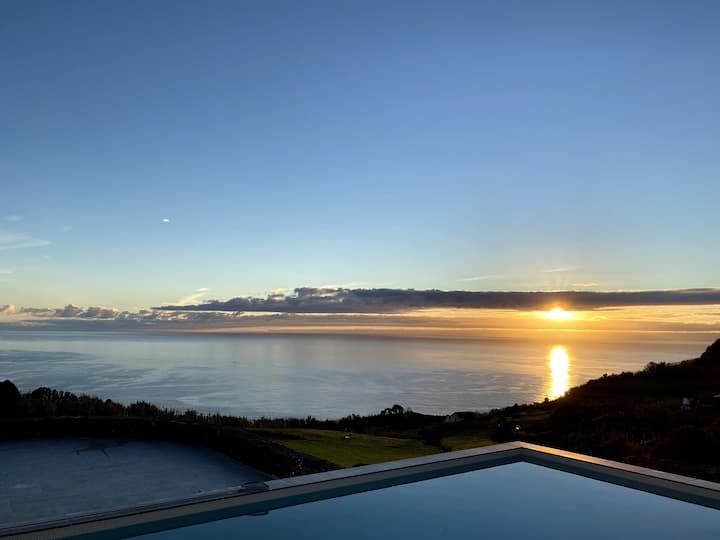 Panorama View Home with Swimming pool