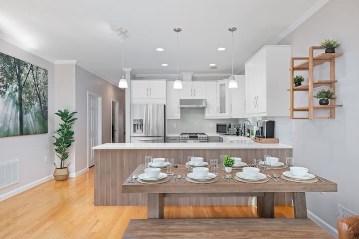 Holiday Retreat w/ Open Kitchen and Game Room! gallery image 3