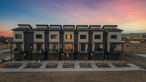 Top performing Airbnb: Modern 3BR Townhome with Bikes SUPs & Trails in Grand Junction