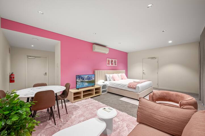 4BR Millionaires Townhouse | Extended Stays Ideal gallery image 2