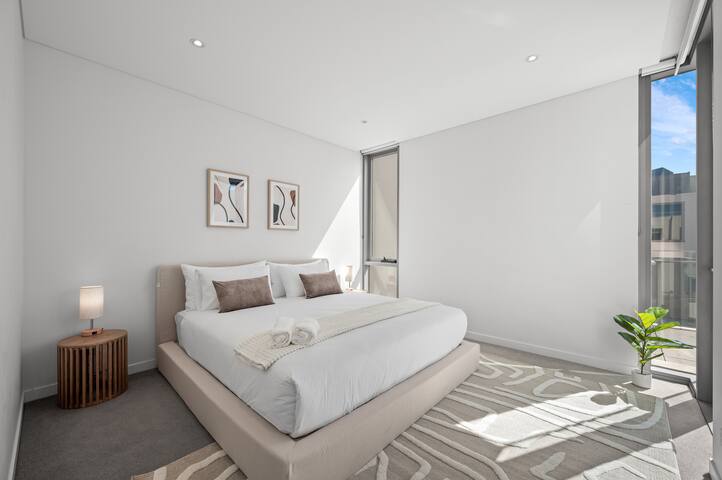 4BR Millionaires Townhouse | Extended Stays Ideal gallery image 5