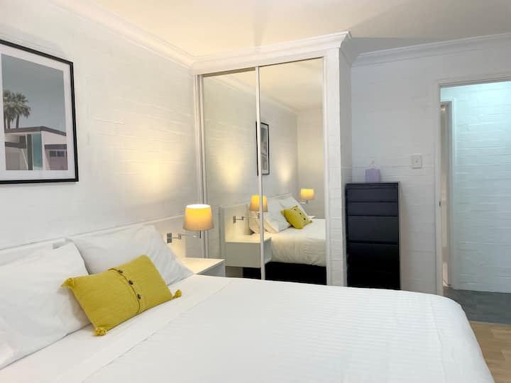 Staywest 43 - Subiaco Village Swimming Pool & Spa - Mount Pleasant