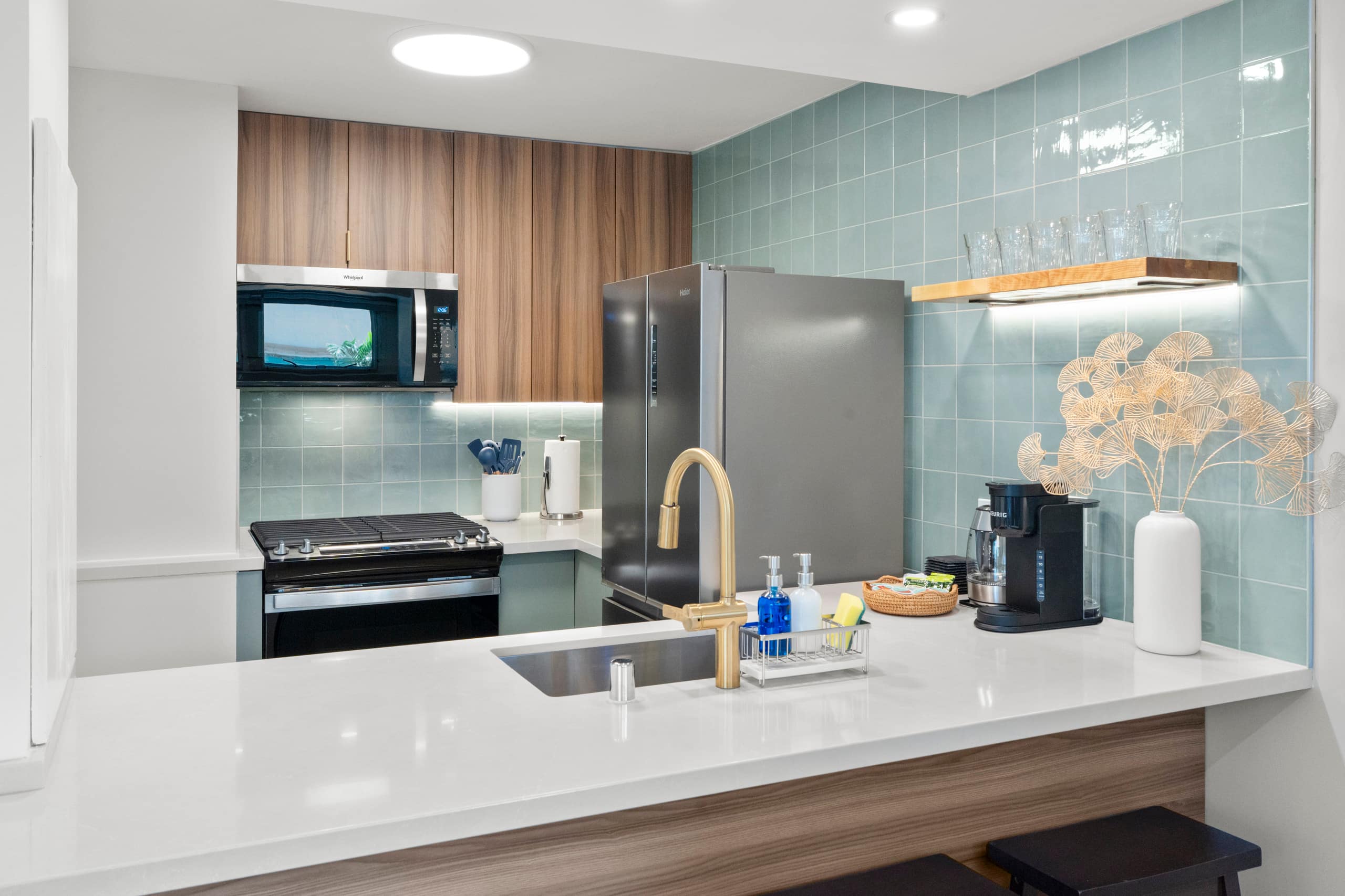 Condo in Honolulu · ★5.0 · 2 bedrooms · 5 beds · 2 baths - Image 12