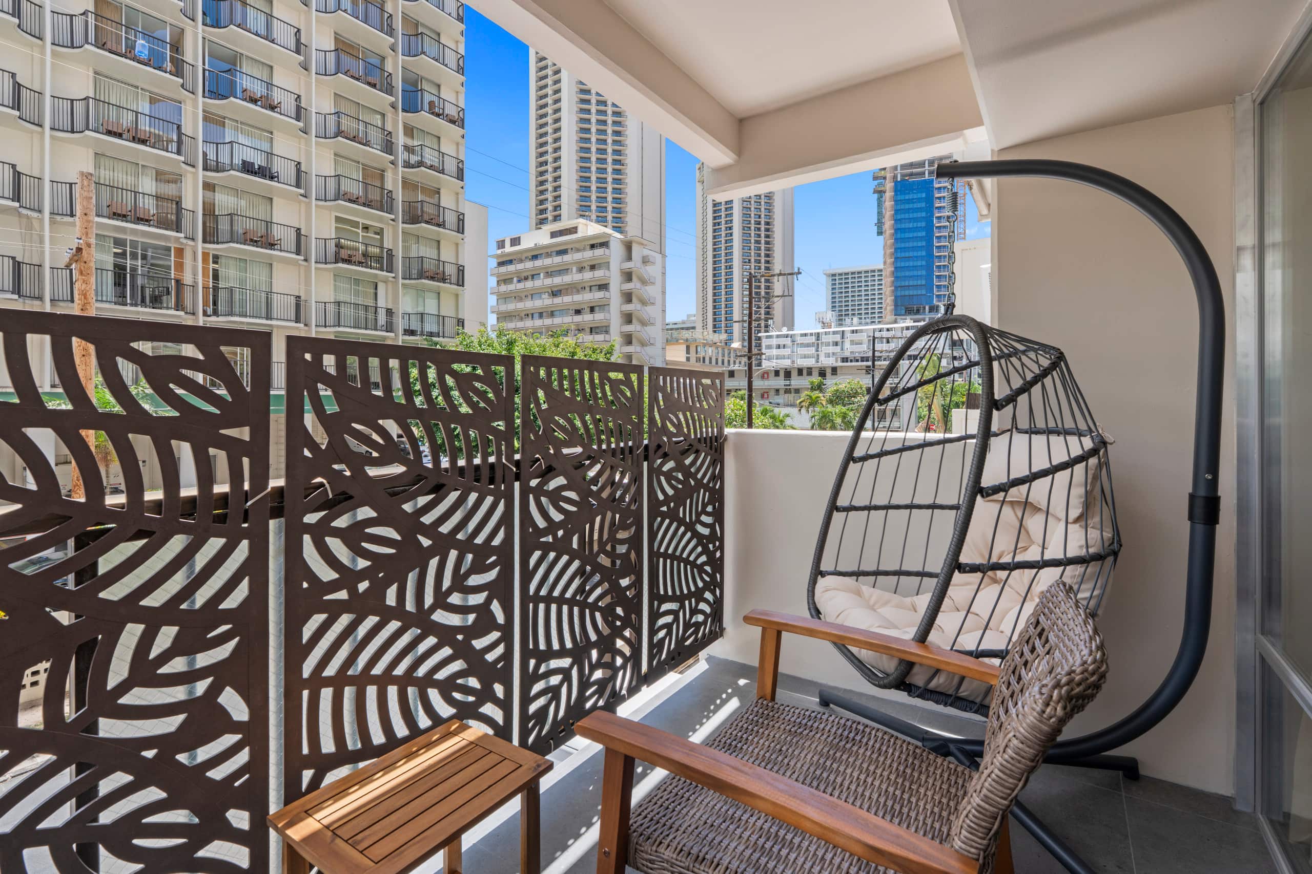 Condo in Honolulu · ★5.0 · 2 bedrooms · 5 beds · 2 baths - Image 32