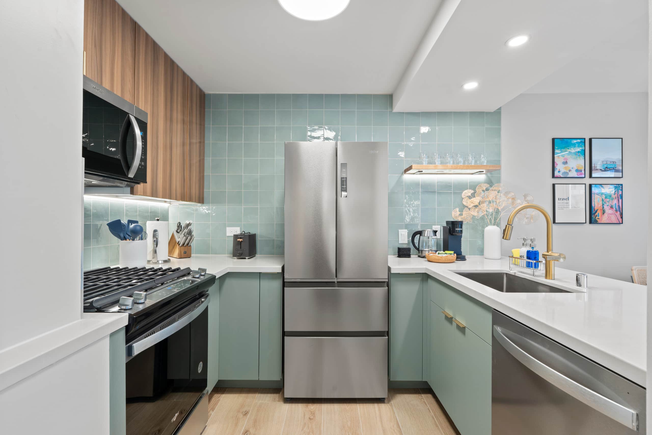 Condo in Honolulu · ★5.0 · 2 bedrooms · 5 beds · 2 baths - Image 11