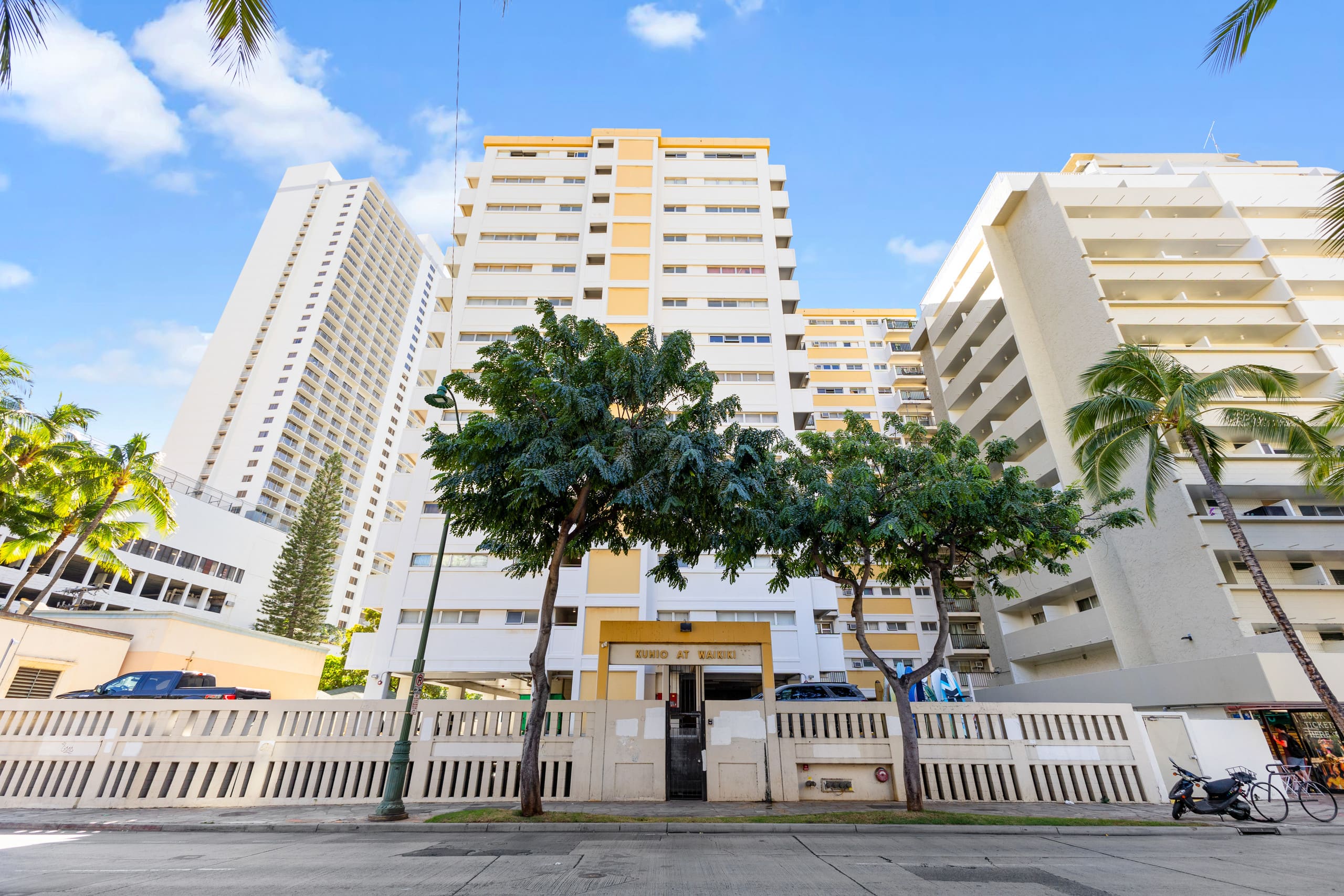 Condo in Honolulu · ★5.0 · 2 bedrooms · 5 beds · 2 baths - Image 37