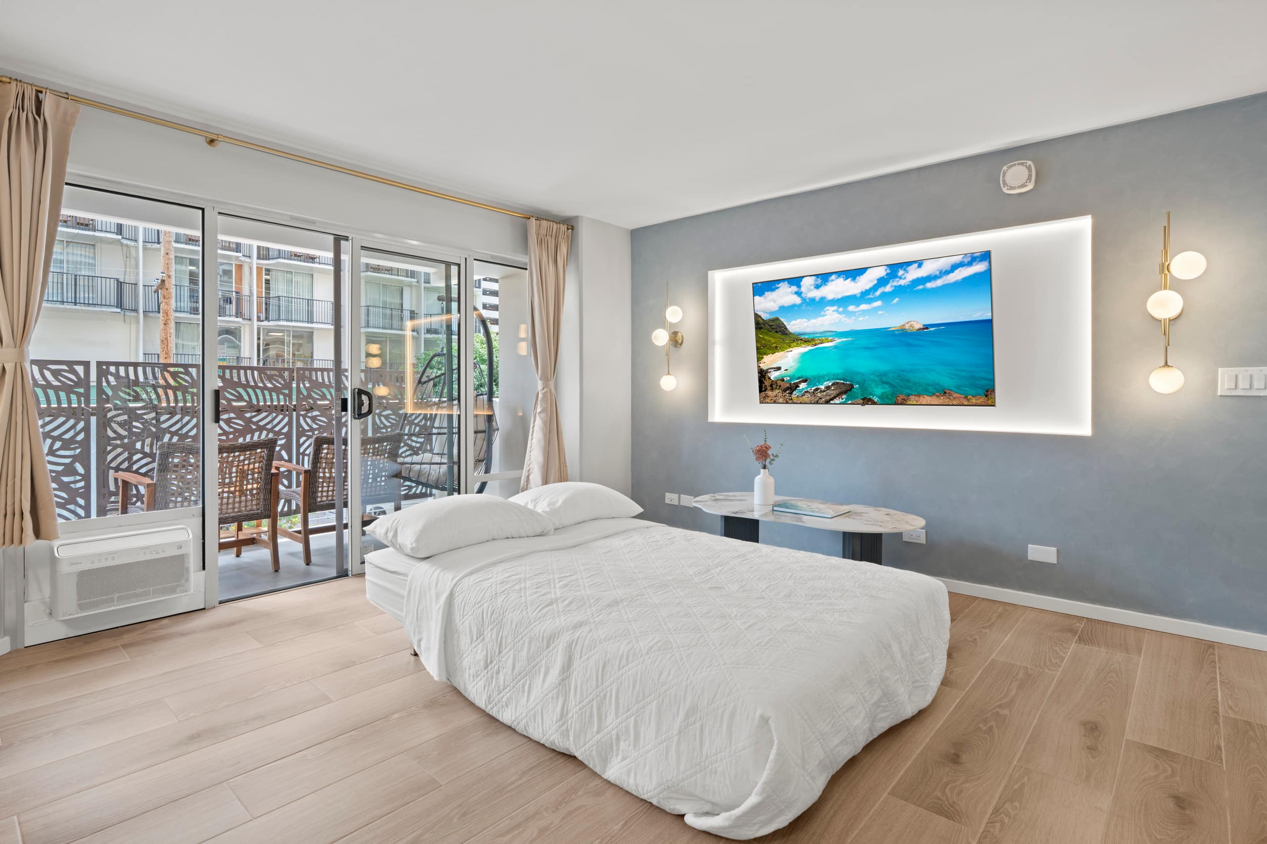 Condo in Honolulu · ★5.0 · 2 bedrooms · 5 beds · 2 baths - Image 3
