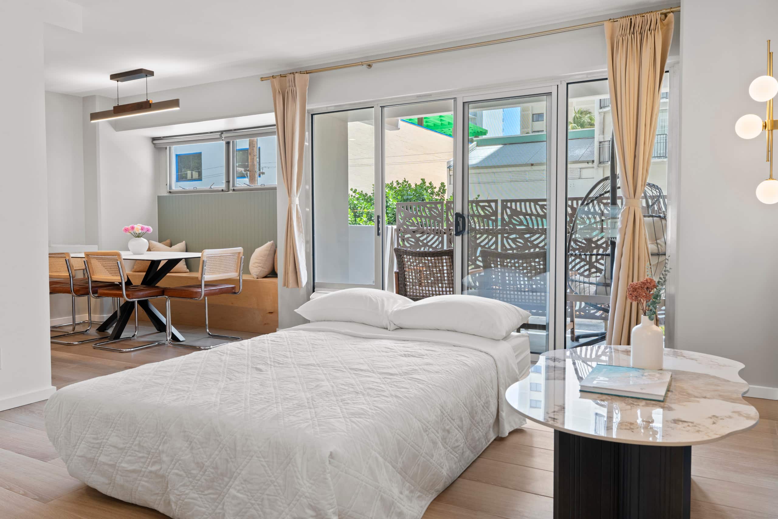 Condo in Honolulu · ★5.0 · 2 bedrooms · 5 beds · 2 baths - Image 4