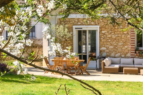 Beautiful bourgeois house, center of Milly-la-Forêt