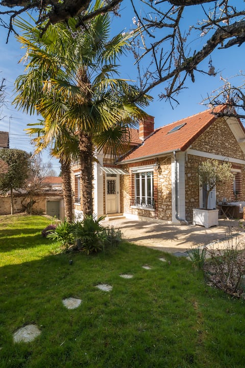 Beautiful bourgeois house, center of Milly-la-Forêt