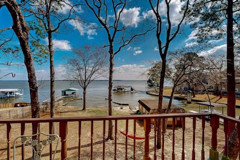 Castle Retreat with lake access, sleeps upto 18!