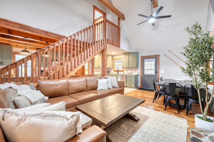 Lakefront - 2houses/2docks/hottub/fireplace - Hiawassee, GA