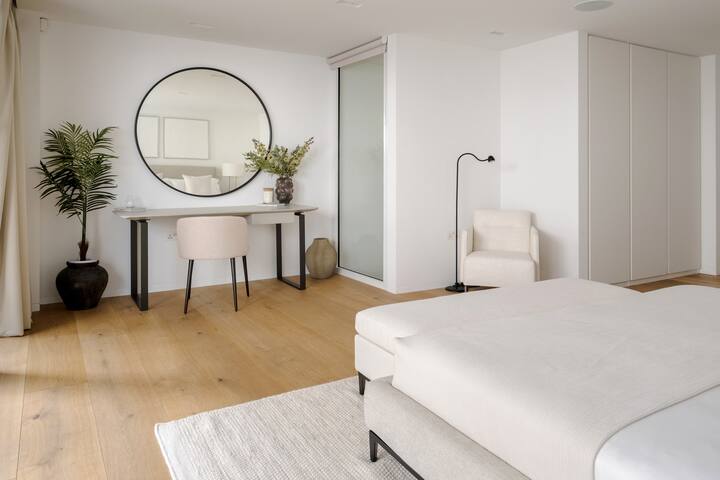 Idyllic Notting Hill Townhouse w AC & Cinema room gallery image 5