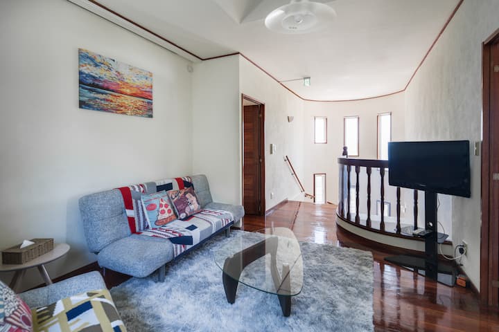 2F Obývacia izba môže byť resetovaná ako dve rozkladacie pohovky 