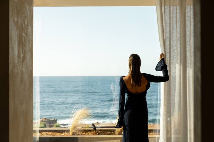 Beachfront Sanctuary w/Daily Service & Concierge gallery image 3