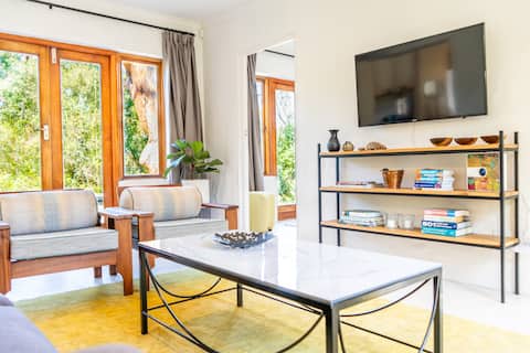 Charming Winelands Farm Cottage - Garden & Views