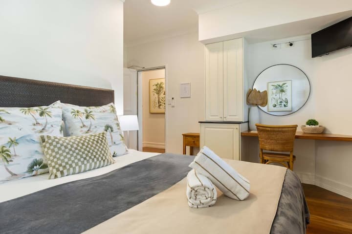 Sea Shell Studio - Perfect For 2 - Right In Town! - Newell Beach, Queensland