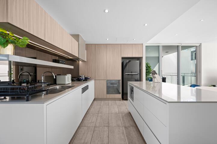 4Bedroom Millionaires Townhouse | Spacious & Cozy gallery image 5