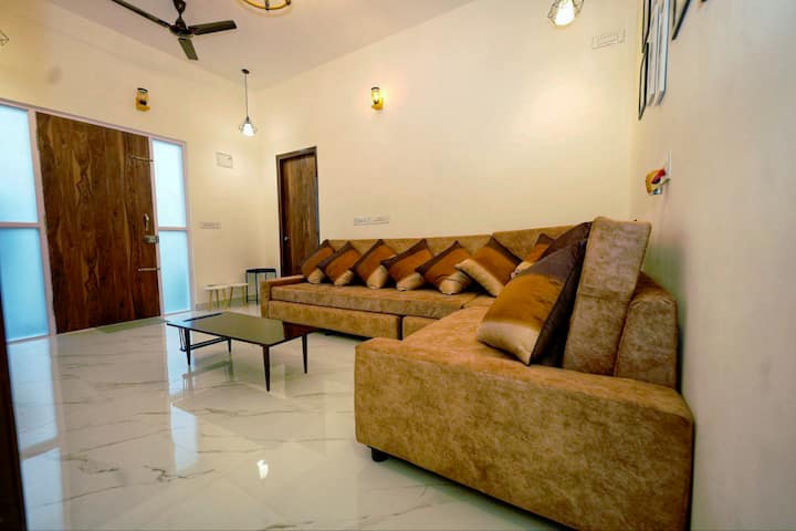 Luxury Villa | Private Pool, Jacuzzi Jets & Garden - 邦加羅爾