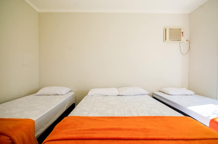 U ovom nevjerojatnom apartmanu četiri osobe uživaju u klimatizaciji i pogledom na vrt
