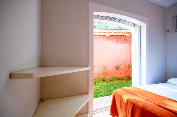 Apartman za 4 osobe, klima-uređaj i stropni ventilator.