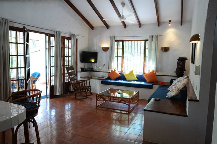 Charming two bedroom home close to beach!