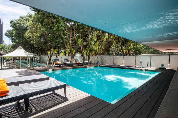 3 B.R. Apartment in City Center with Hotel Perks